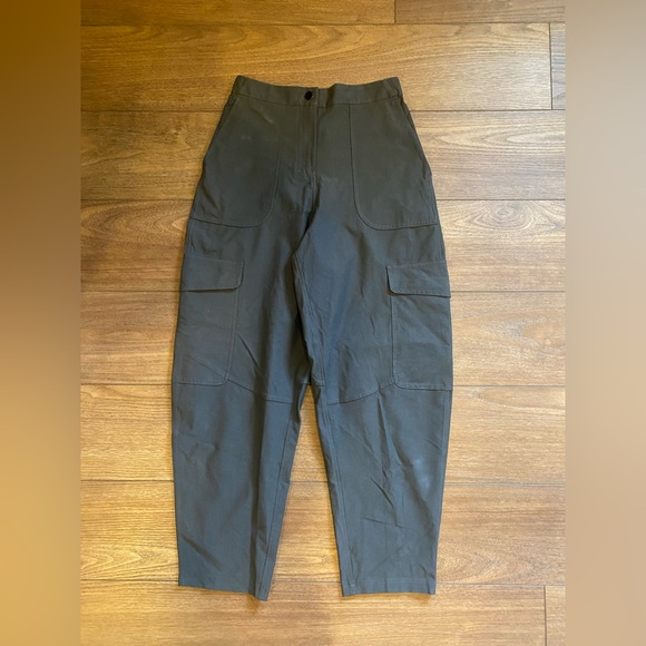 Lululemon Light Utilitech Cargo Pocket High Rise Pant - Picture 4 of 13